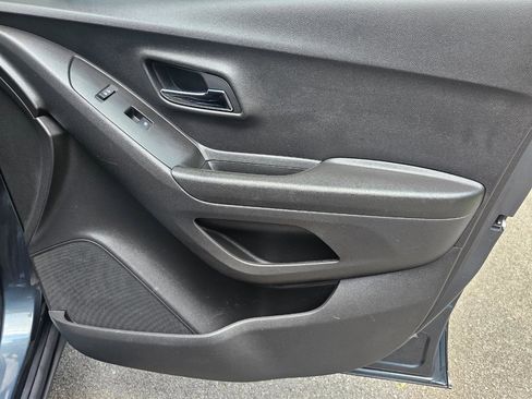 Used 2021 Chevrolet Trax LT w/ Driver Confidence Package image 17