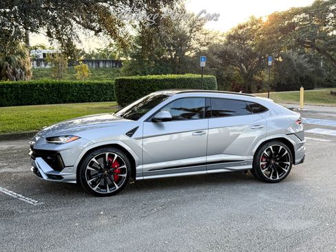 Used 2024 Lamborghini Urus S image 1