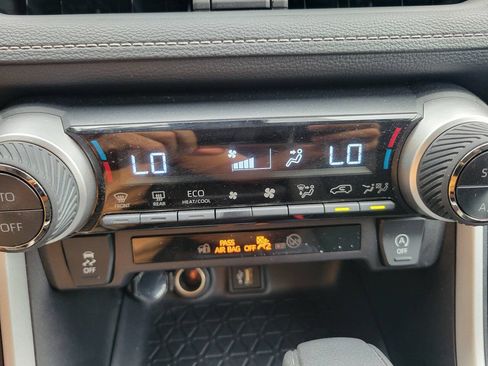 Used 2025 Toyota RAV4 XLE FWD image 21