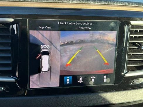 Used 2018 Chrysler Pacifica Touring-L w/ Advanced Safetytec Group image 25