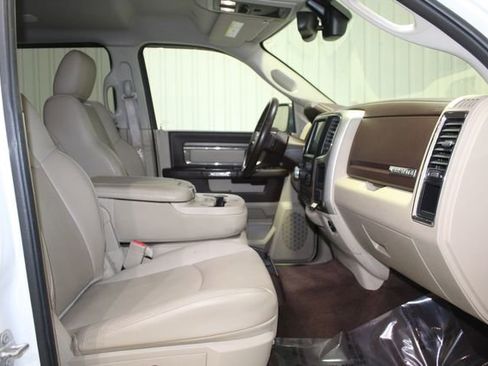 Used 2017 RAM 1500 Laramie RWD image 23