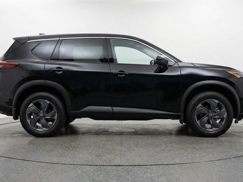 Used 2025 Nissan Rogue SV image 11