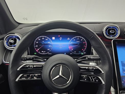 Certified 2025 Mercedes-Benz GLC 300 4MATIC image 32