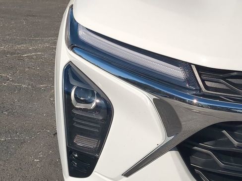 Used 2025 Chevrolet Trax LT w/ LT Convenience Package image 11