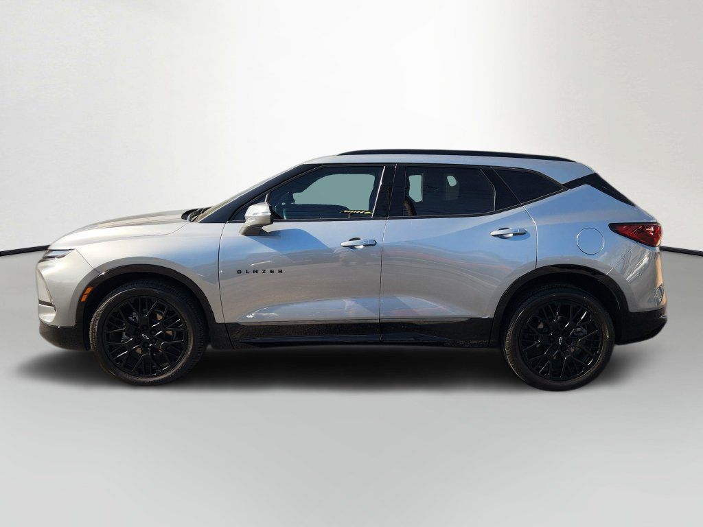 Used 2023 Chevrolet Blazer RS w/ Driver Confidence II Package FWD image 4