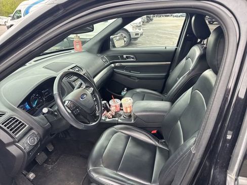 Used 2019 Ford Explorer XLT w/ Equipment Group 202A AWD/4WD image 10