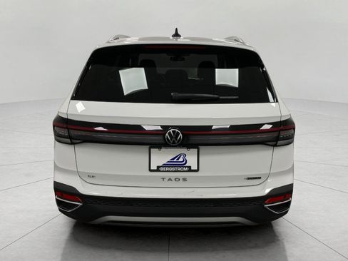 Used 2025 Volkswagen Taos SE AWD/4WD image 5