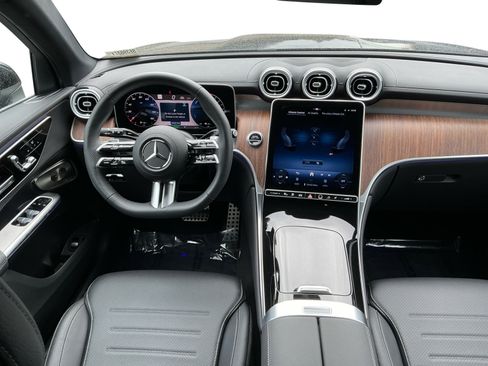 Used 2025 Mercedes-Benz GLC 350e 4MATIC image 14