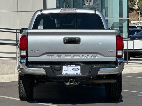 Used 2022 Toyota Tacoma TRD Off-Road image 4