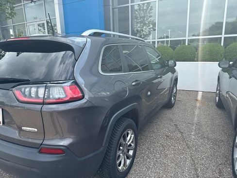 Used 2019 Jeep Cherokee Latitude Plus w/ Cold Weather Group FWD image 5