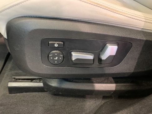 Used 2023 BMW X6 xDrive40i w/ M Sport Package image 17