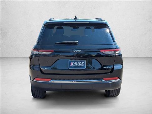 Used 2023 Jeep Grand Cherokee Laredo AWD/4WD image 7