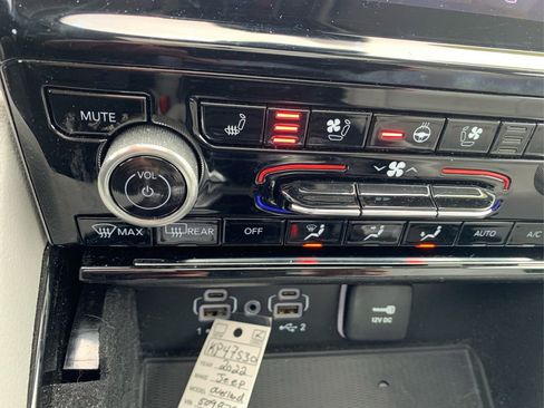 Used 2022 Jeep Grand Cherokee L Overland w/ Advanced Protech Group III image 28