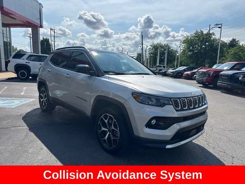 Used 2025 Jeep Compass Limited AWD/4WD image 9