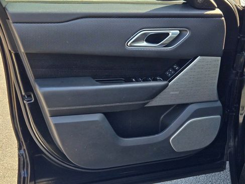 Used 2018 Land Rover Range Rover Velar R-Dynamic SE image 19