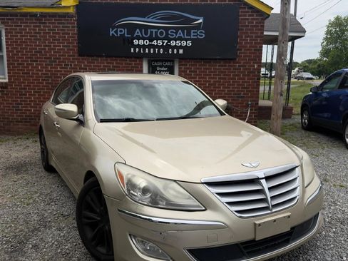 Used 2012 Hyundai Genesis 3.8 w/ Premium Pkg RWD image 1