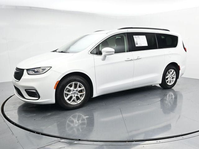 Used 2022 Chrysler Pacifica Touring-L FWD image 4