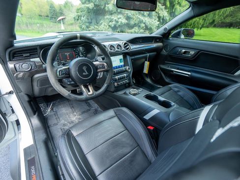 Used 2022 Ford Mustang Shelby GT500 w/ Technology Package RWD image 12