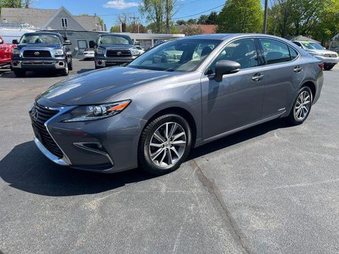 Used 2016 Lexus ES 300h w/ Navigation System Package FWD image 2