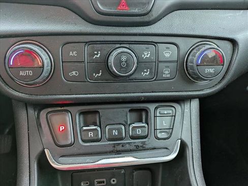 Used 2018 GMC Terrain SLE w/ Driver Convenience Package AWD/4WD image 13
