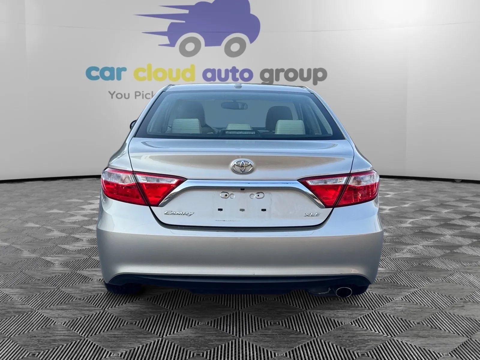 Used 2015 Toyota Camry XLE w/ Convenience Package FWD image 4
