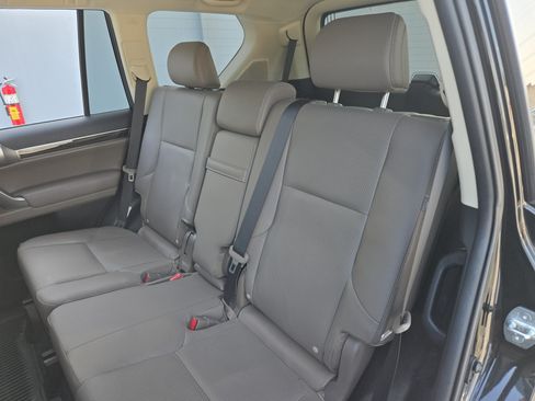 Used 2022 Lexus GX 460 Luxury w/ Accessory Package AWD/4WD image 23