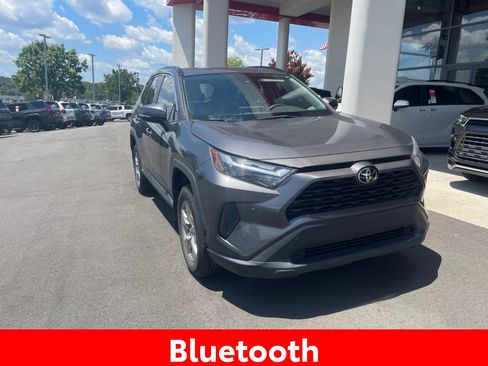 Used 2022 Toyota RAV4 XLE w/ Convenience Package FWD image 5
