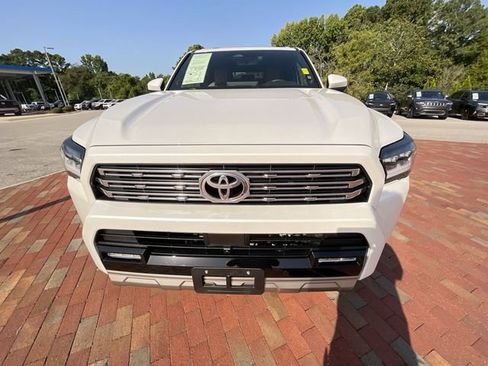 Used 2025 Toyota 4Runner Limited AWD/4WD image 25