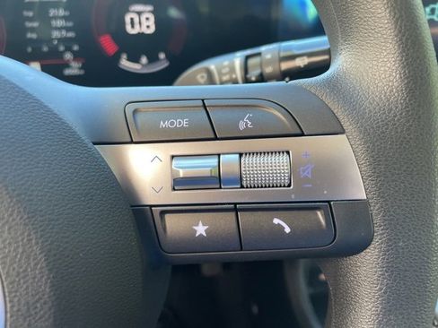 Used 2025 Hyundai Kona SE image 19