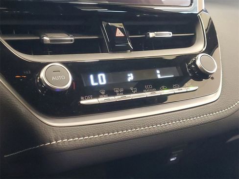 Used 2025 Toyota Corolla SE image 27