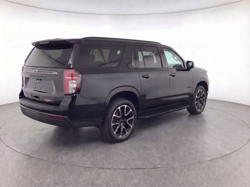 Used 2022 Chevrolet Suburban RST w/ Luxury Package image 4