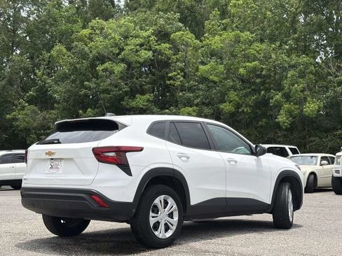 Used 2025 Chevrolet Trax LS FWD image 10