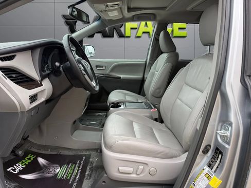 Used 2017 Toyota Sienna XLE Premium AWD/4WD image 16