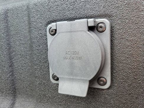 Used 2024 Chevrolet Colorado Z71 w/ Z71 Convenience Package 2 image 8