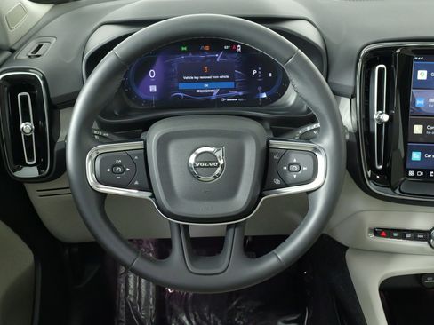 Used 2024 Volvo XC40 B5 Plus w/ Climate Package image 41