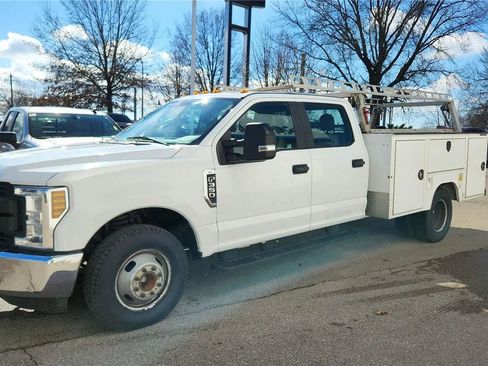 Used 2019 Ford F350 XL w/ Power Equipment Group image 4