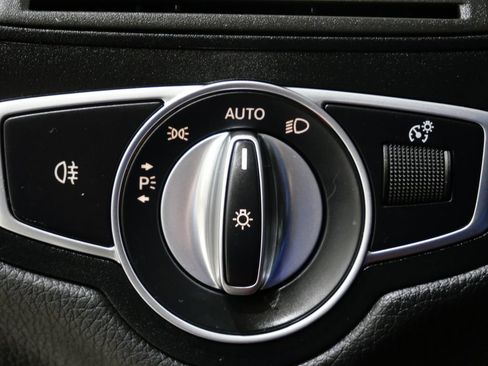 Used 2022 Mercedes-Benz GLC 300 4MATIC w/ AMG Line image 18