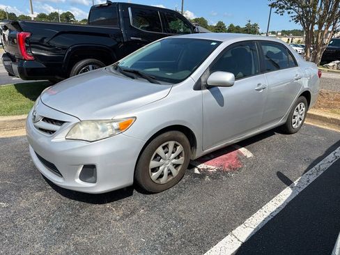 Used 2011 Toyota Corolla LE FWD image 1