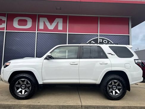 Used 2020 Toyota 4Runner TRD Off-Road Premium w/ Moonroof Package AWD/4WD image 15