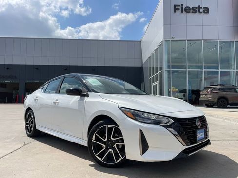 Certified 2025 Nissan Sentra SR image 1