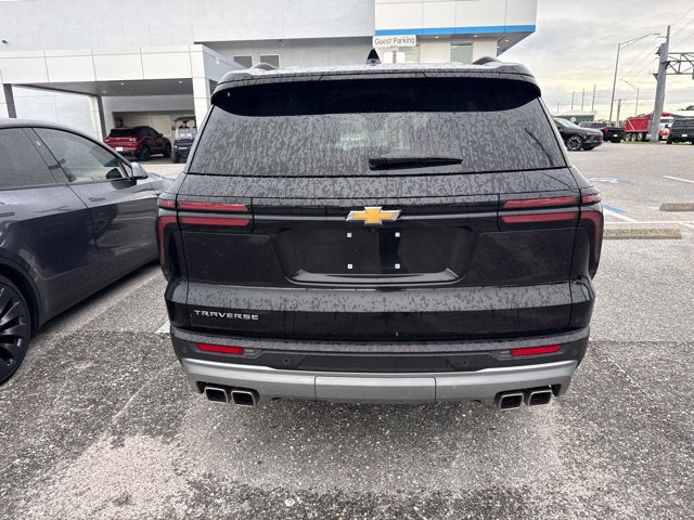 Used 2025 Chevrolet Traverse LT FWD image 4