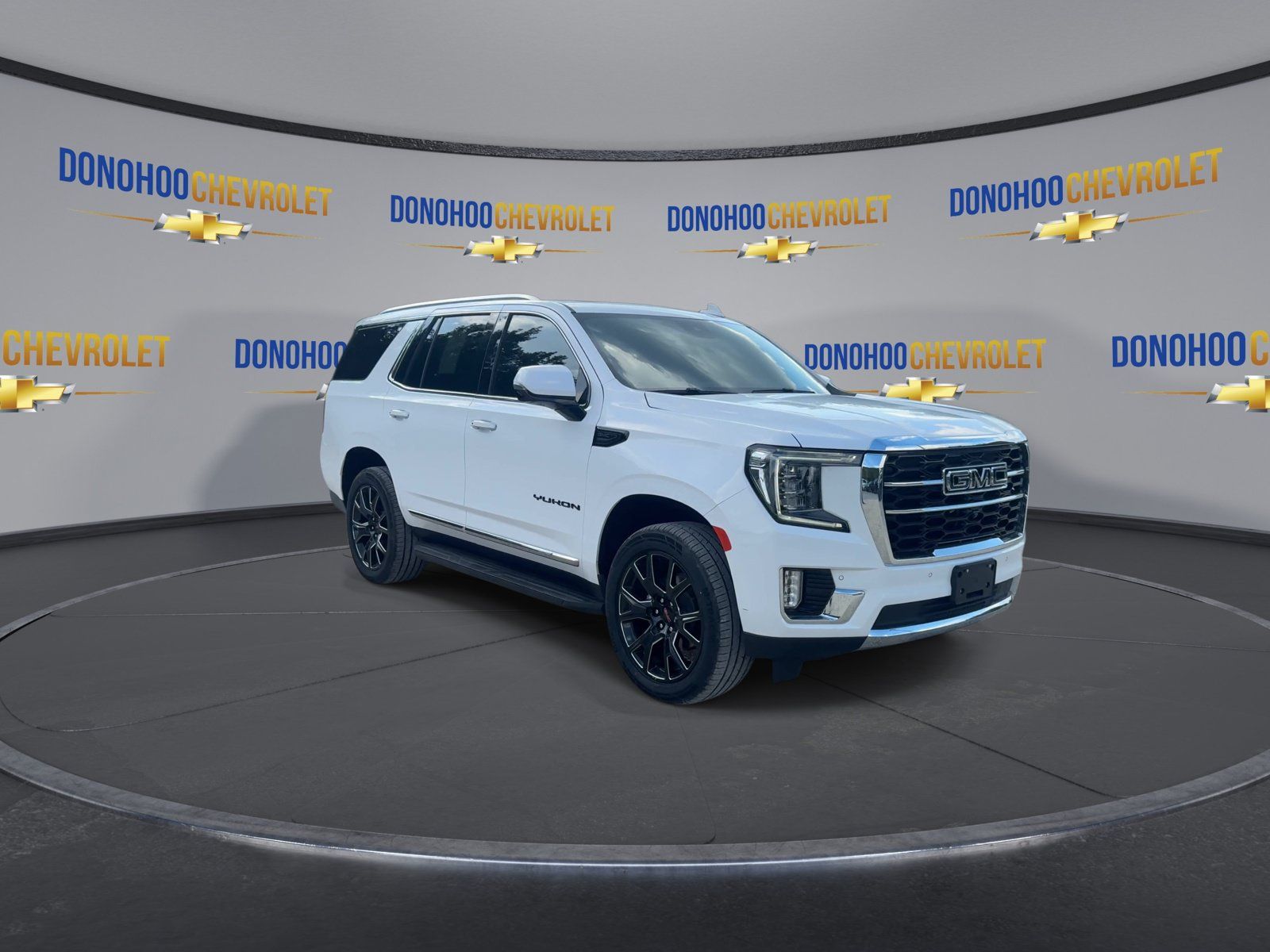 Used 2024 GMC Yukon SLT w/ SLT Premium Package AWD/4WD image 5