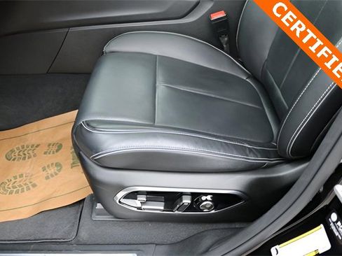 Used 2022 Jeep Grand Cherokee Overland w/ Adv Protech Group III image 13