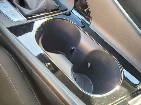 Used 2025 Hyundai Elantra SEL image 24