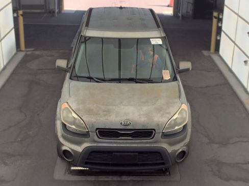 Used 2013 Kia Soul FWD image 2