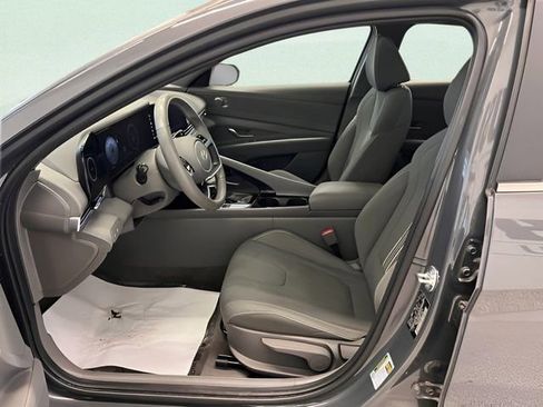 Used 2025 Hyundai Elantra SEL FWD image 16