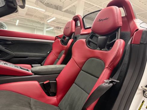 Certified 2022 Porsche 718 Boxster Spyder RWD image 34