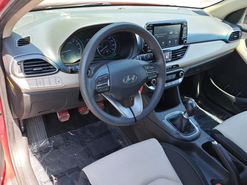 Used 2018 Hyundai Elantra GT FWD image 15