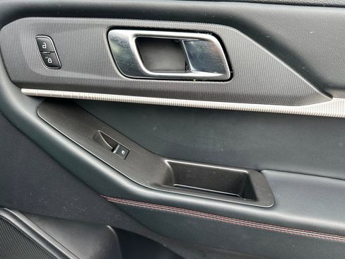 Used 2025 Ford Explorer ST-Line w/ ST-Line Street Pack image 22