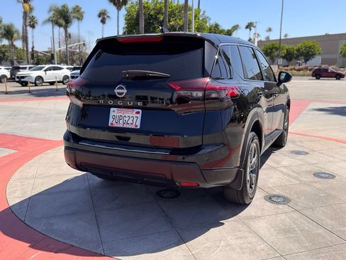 Certified 2025 Nissan Rogue SV FWD image 8